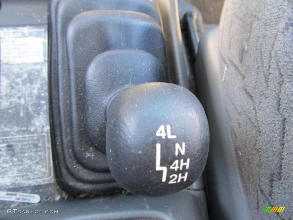 2001 Chevrolet Tracker LT Hardtop 4WD Controls Photo #39184611