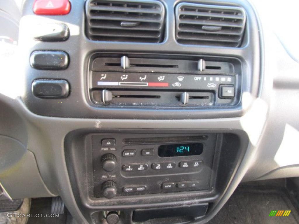 2001 Chevrolet Tracker LT Hardtop 4WD Controls Photo #39184635