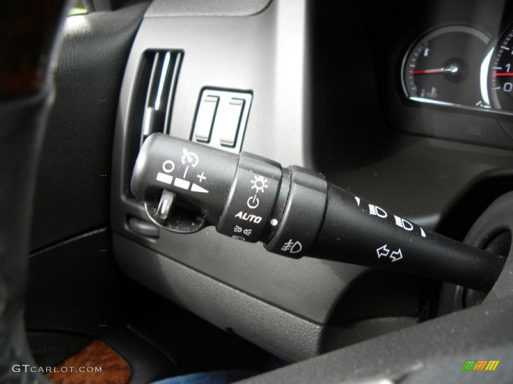2008 Cadillac STS V8 Controls Photo #39185151
