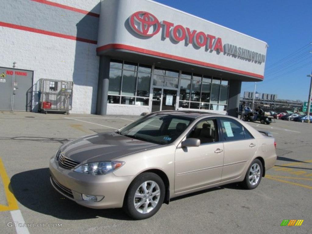 2005 Camry XLE V6 - Desert Sand Mica / Taupe photo #1