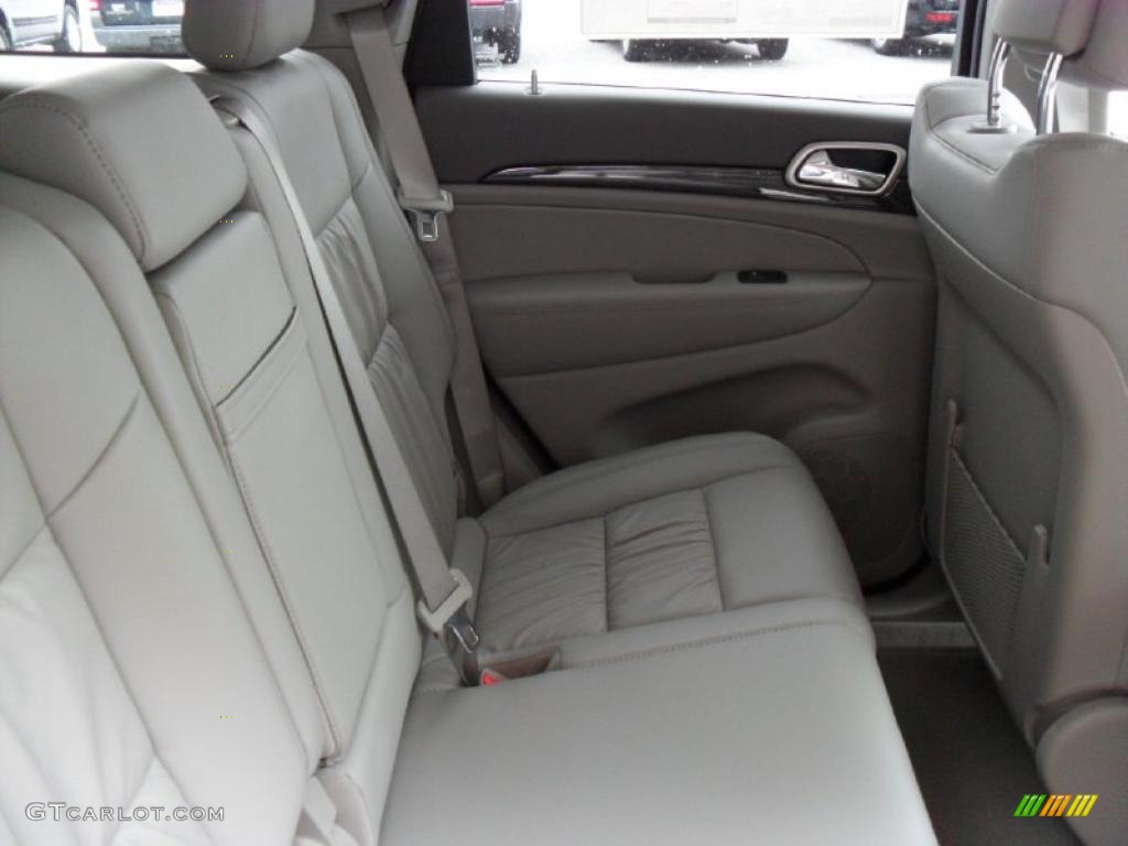 2011 Grand Cherokee Laredo X Package 4x4 - Stone White / Dark Graystone/Medium Graystone photo #20