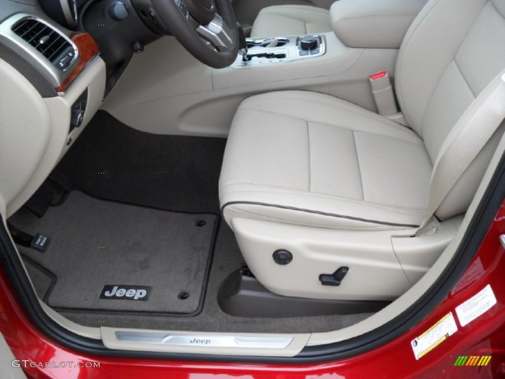 Dark Frost Beige/Light Frost Beige Interior 2011 Jeep Grand Cherokee Overland 4x4 Photo #39185991
