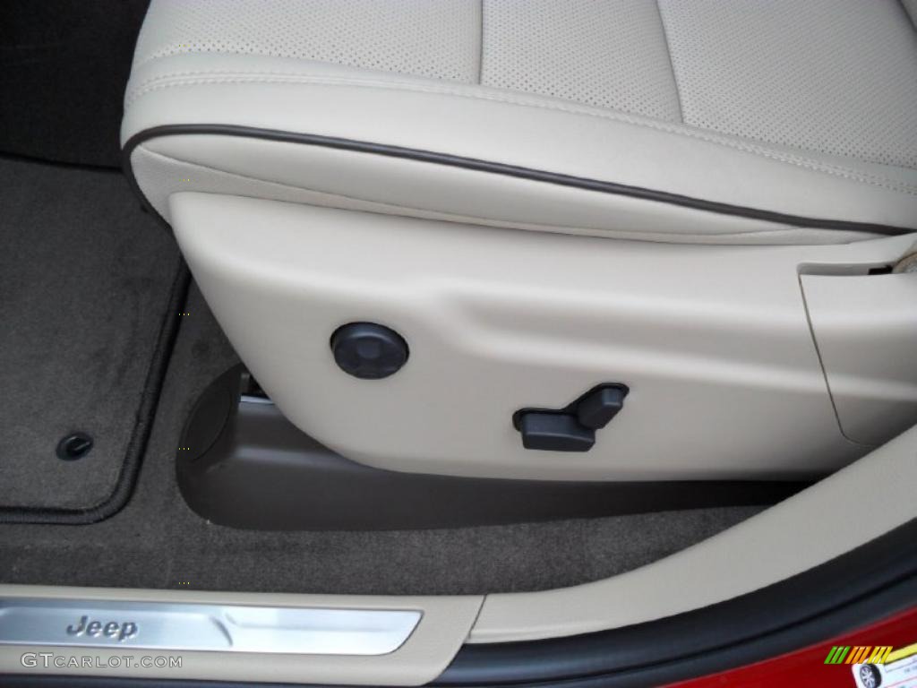 Dark Frost Beige/Light Frost Beige Interior 2011 Jeep Grand Cherokee Overland 4x4 Photo #39185995