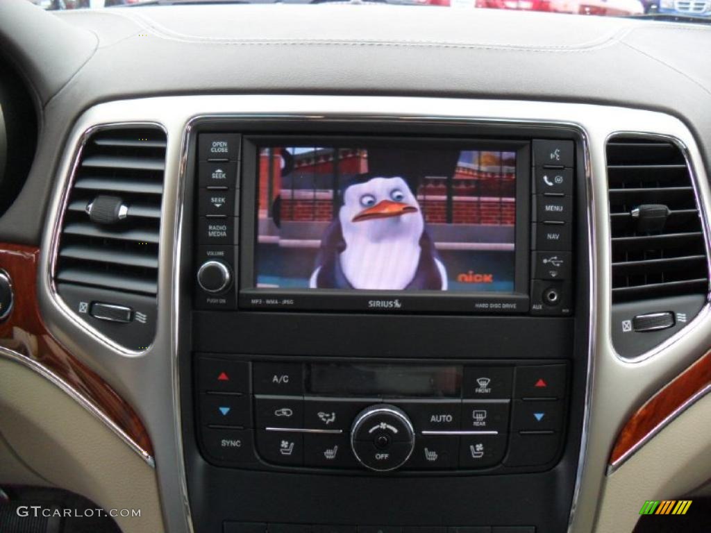 2011 Jeep Grand Cherokee Overland 4x4 Controls Photo #39186139