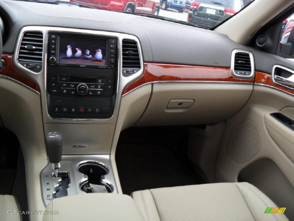 2011 Jeep Grand Cherokee Overland 4x4 Controls Photo #39186243