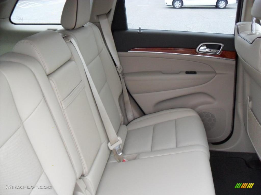 Dark Frost Beige/Light Frost Beige Interior 2011 Jeep Grand Cherokee Overland 4x4 Photo #39186281