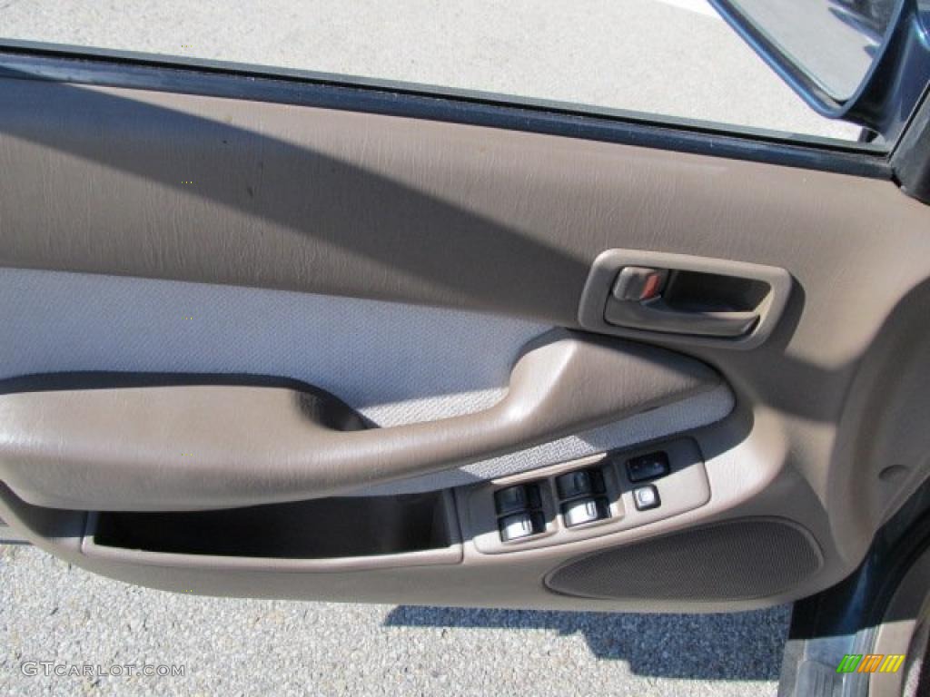 1996 Camry LE V6 Sedan - Dark Emerald Green Metallic / Beige photo #12