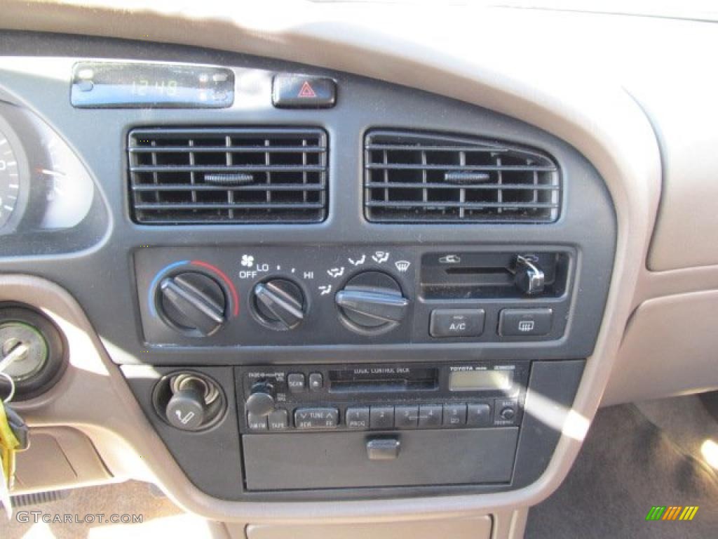 1996 Camry LE V6 Sedan - Dark Emerald Green Metallic / Beige photo #16