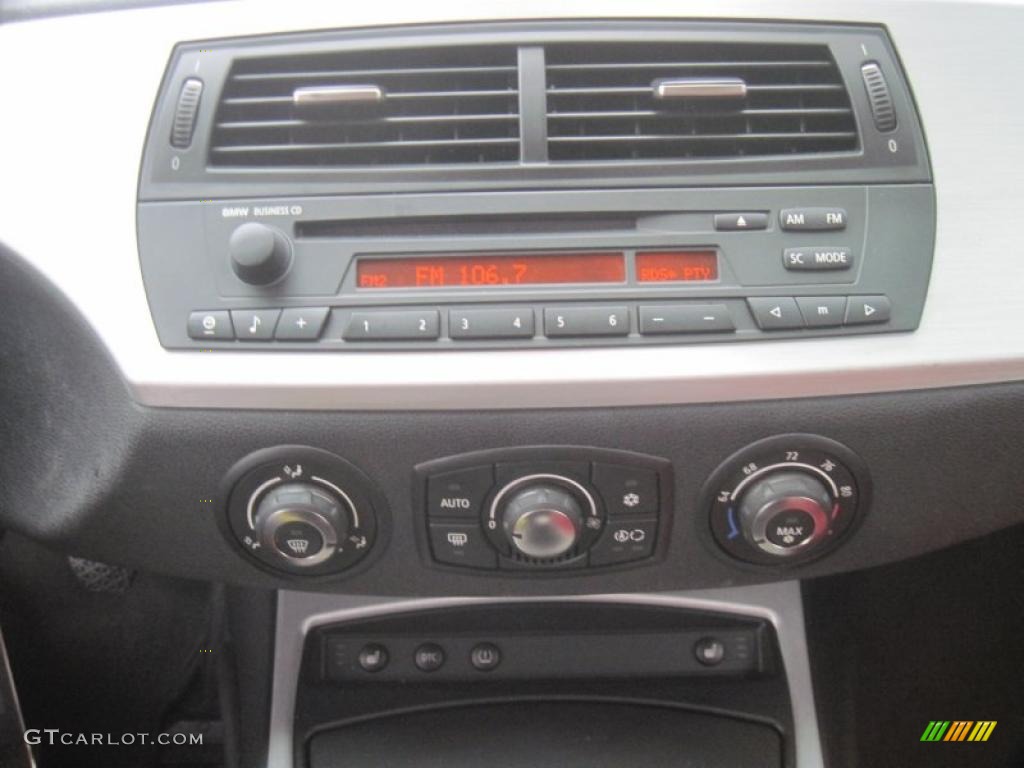 2007 BMW Z4 3.0si Coupe Controls Photo #39187759