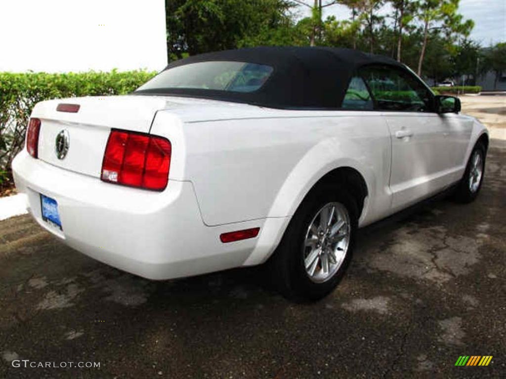 2008 Mustang V6 Deluxe Convertible - Performance White / Light Graphite photo #3