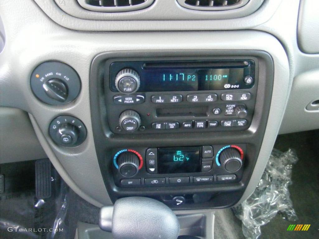 2002 Chevrolet TrailBlazer EXT LT 4x4 Controls Photo #39189939