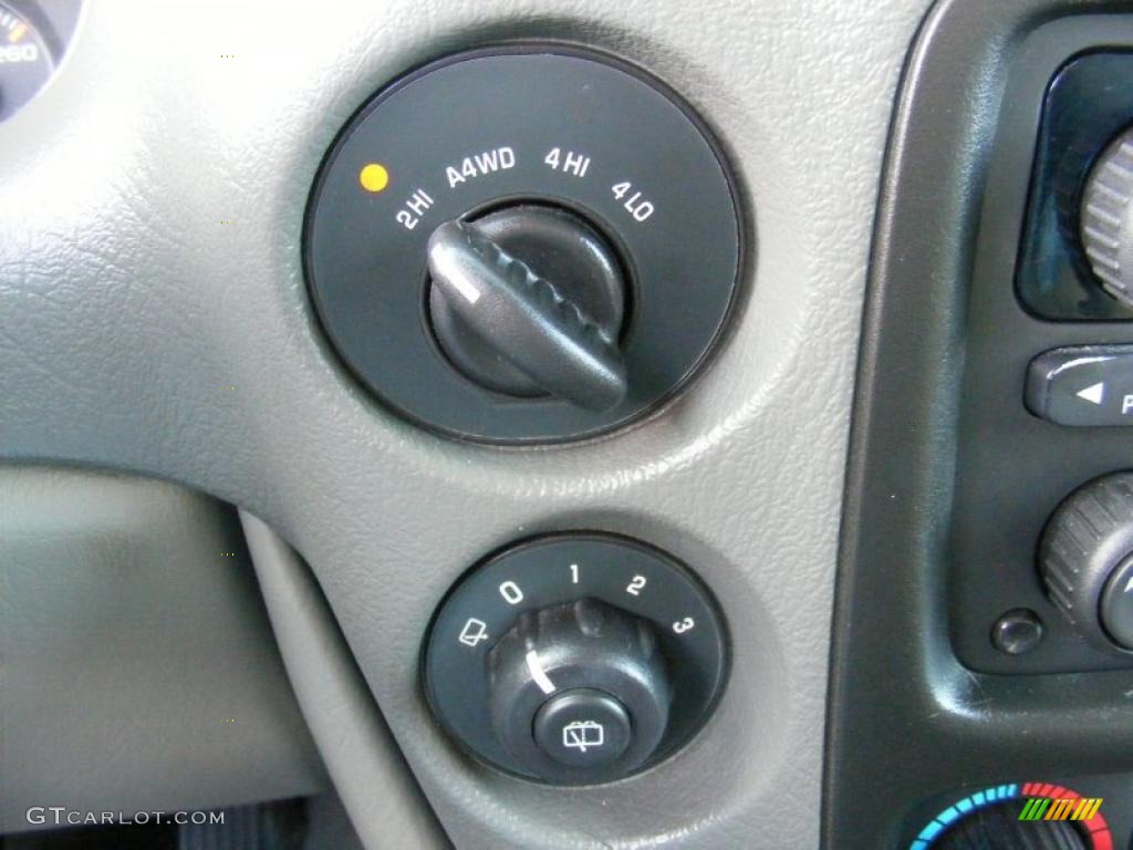 2002 Chevrolet TrailBlazer EXT LT 4x4 Controls Photo #39190003