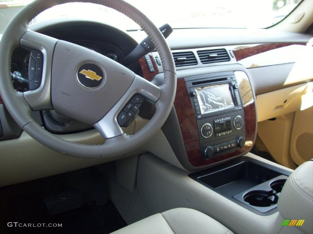 2011 Chevrolet Suburban LT 4x4 Light Cashmere/Dark Cashmere Dashboard Photo #39190524