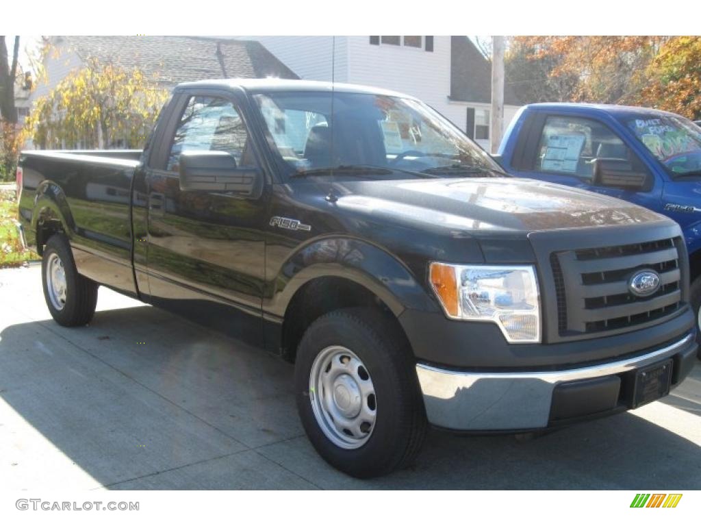 2010 F150 XL Regular Cab - Tuxedo Black / Medium Stone photo #3