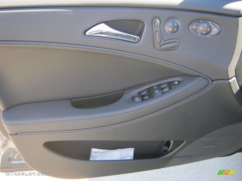 2010 Mercedes-Benz CLS 550 Black Door Panel Photo #39192739