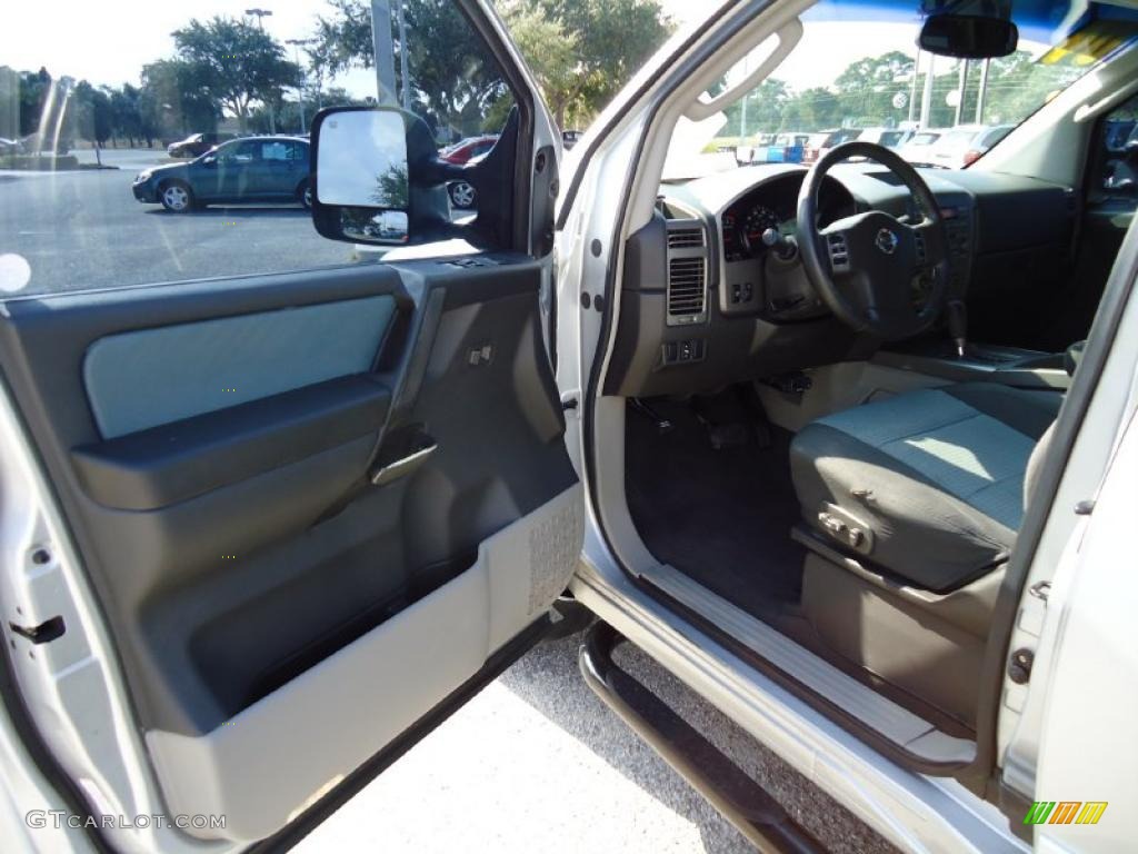 Graphite/Titanium Interior 2004 Nissan Titan SE King Cab Photo #39193079