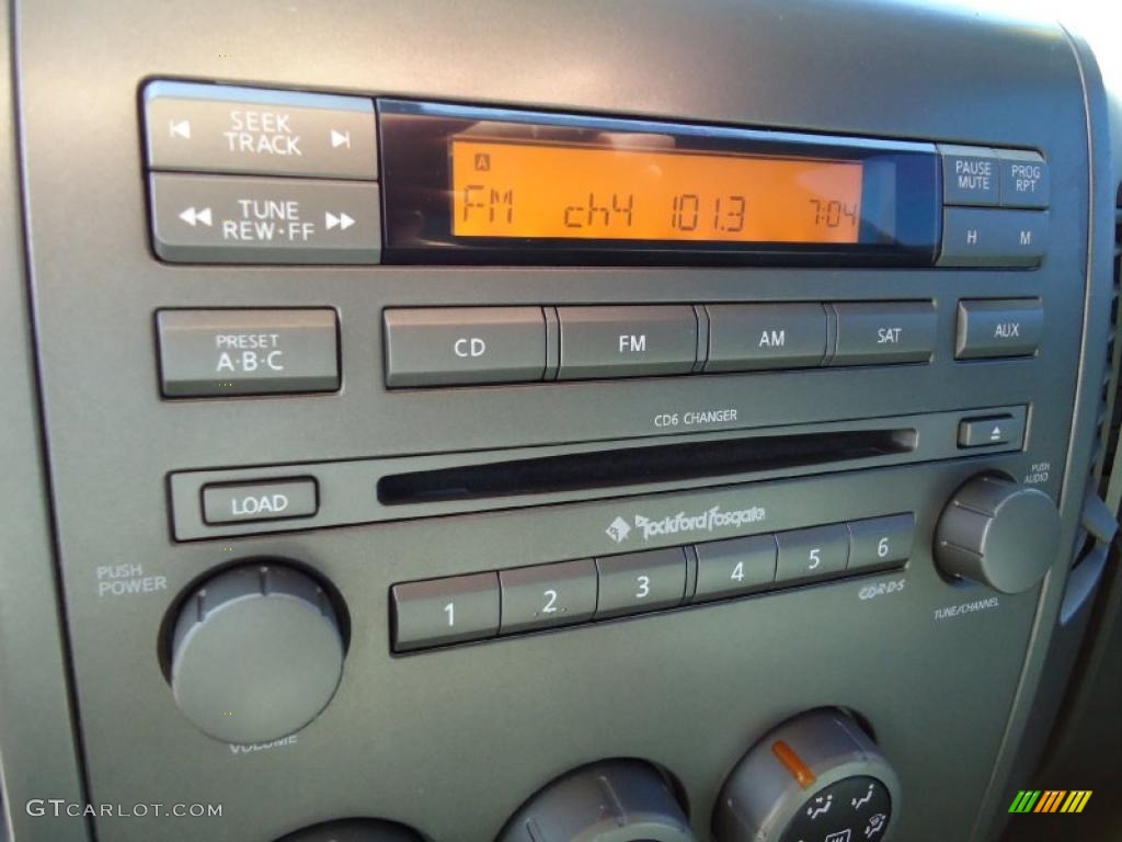 2004 Nissan Titan SE King Cab Controls Photo #39193495