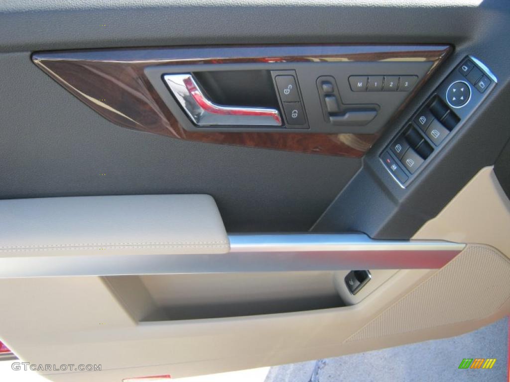 2011 Mercedes-Benz GLK 350 Almond/Black Door Panel Photo #39194099
