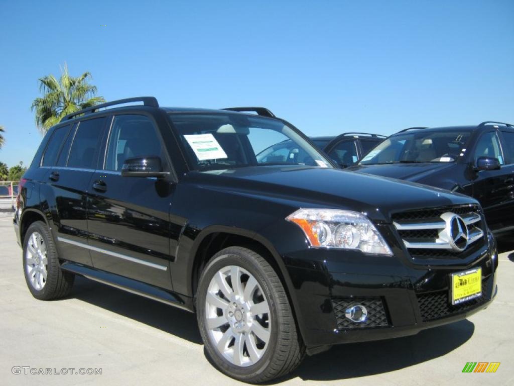 Black Mercedes-Benz GLK