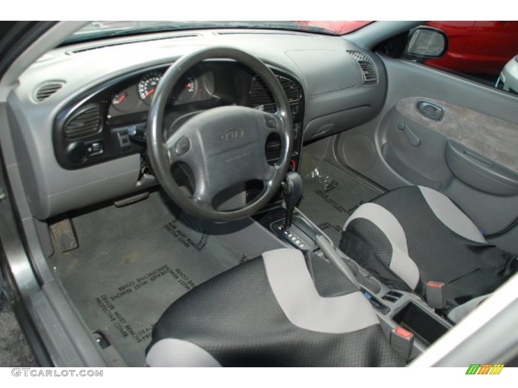 Gray Interior 2002 Kia Spectra Sedan Photo #39195987