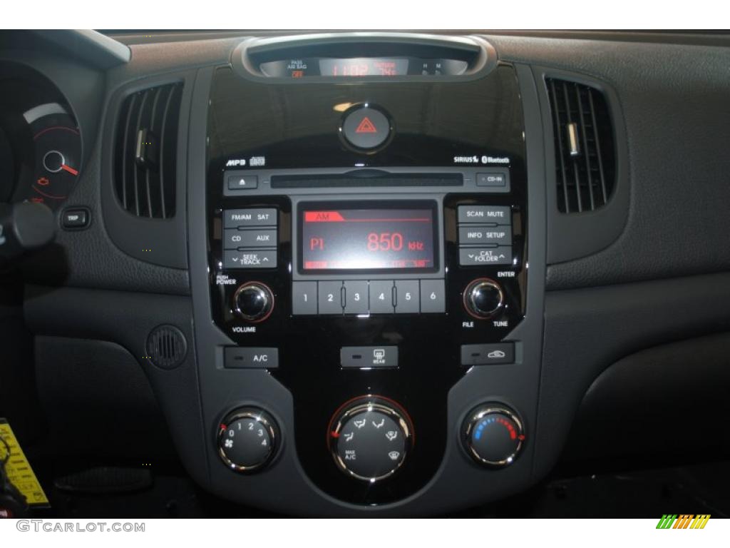 2011 Kia Forte Koup EX Controls Photo #39196651
