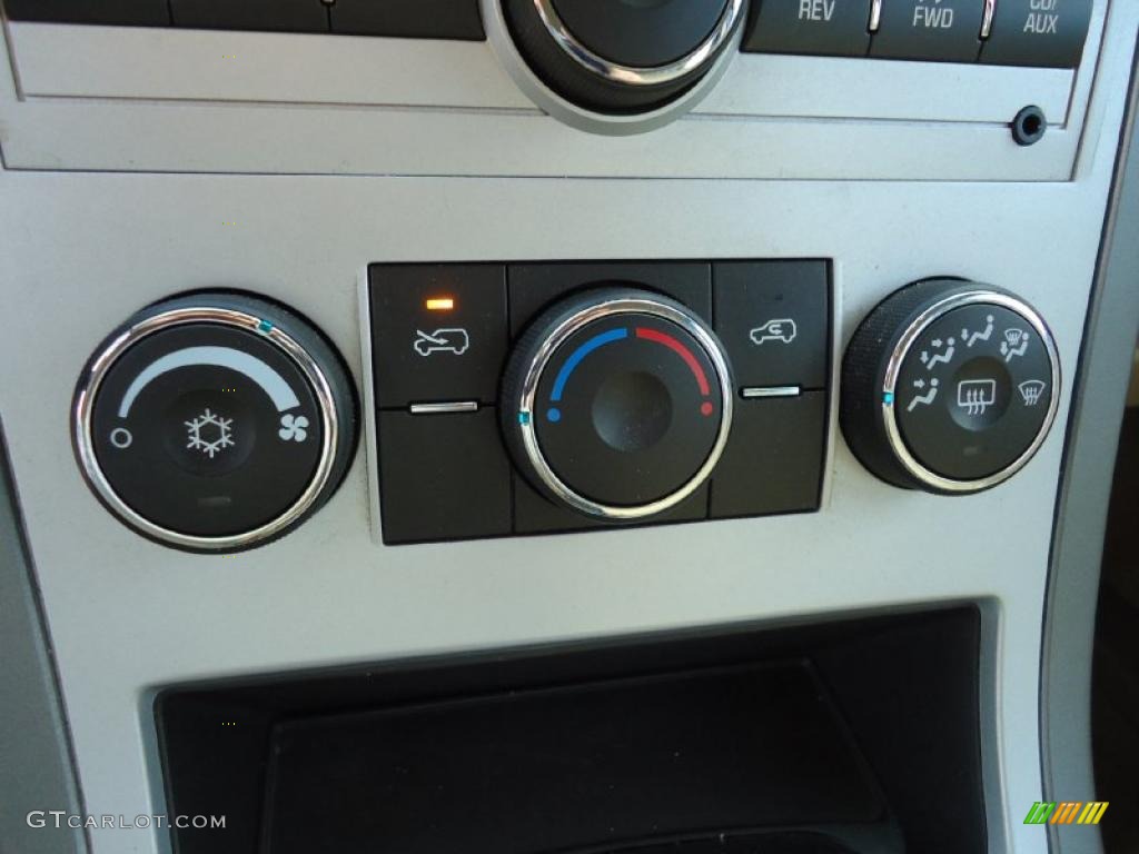 2009 Chevrolet Equinox LS Controls Photo #39196903