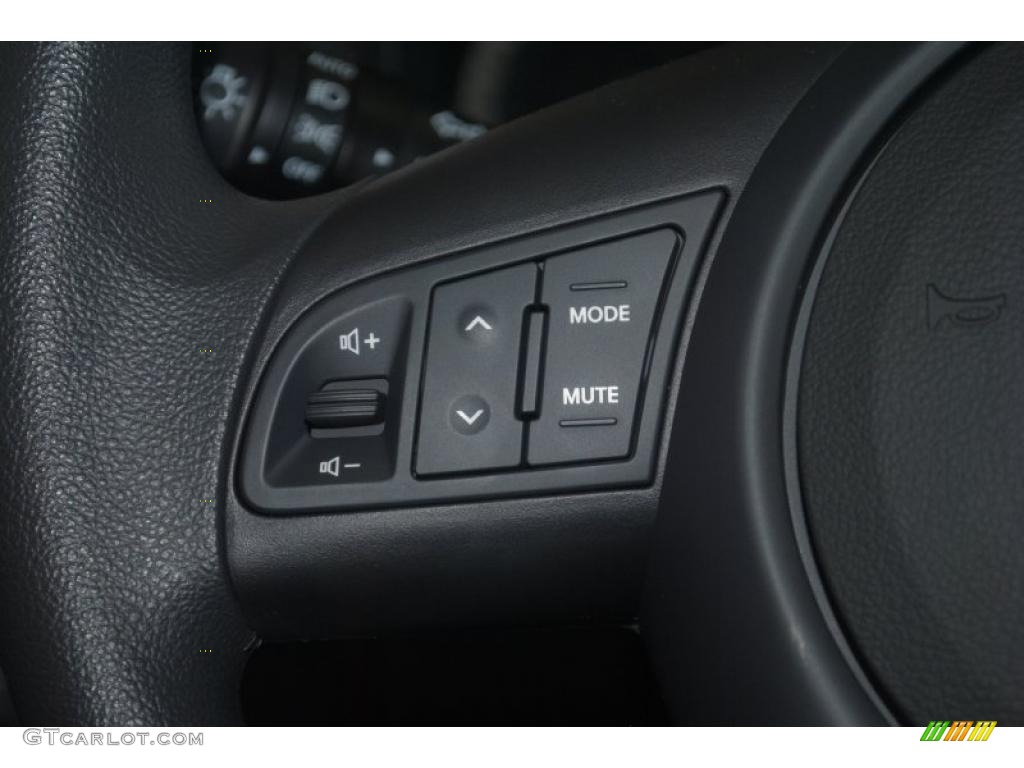 2011 Kia Forte EX 5 Door Controls Photo #39197155
