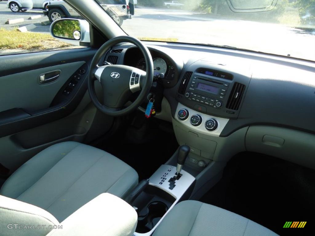 2009 Elantra GLS Sedan - Quicksilver / Gray photo #17