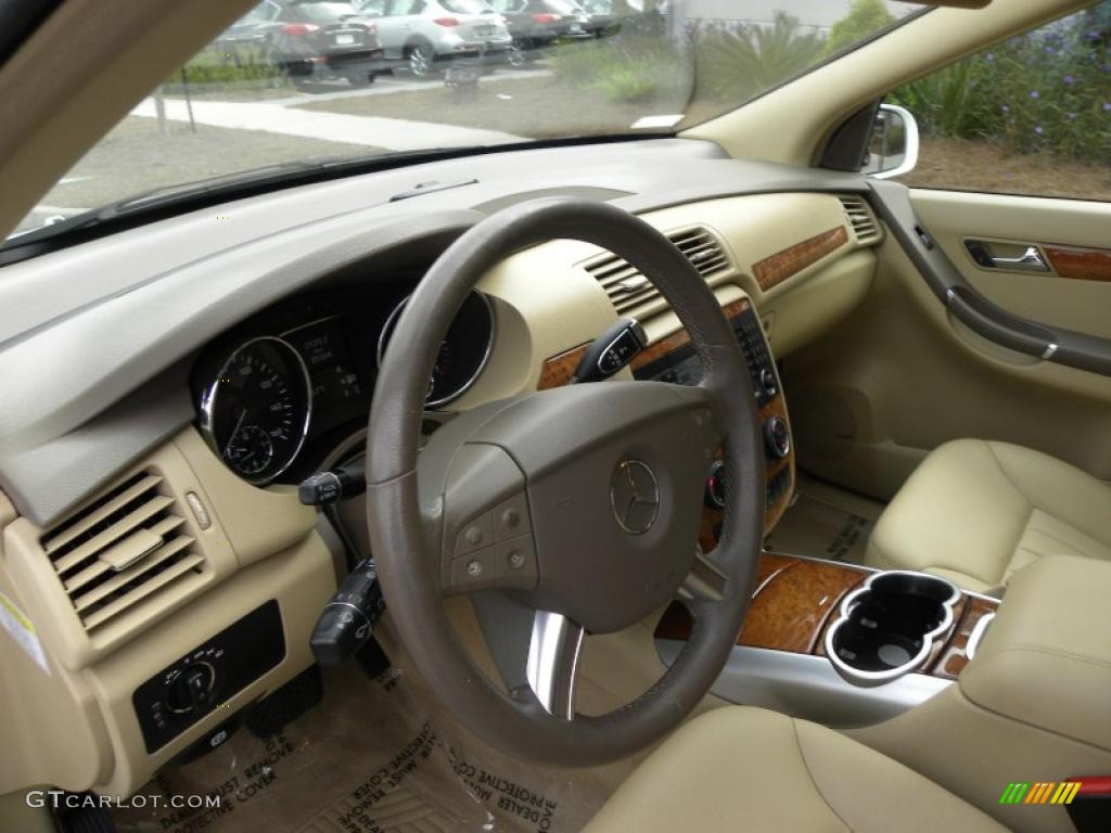 Macadamia Interior 2008 Mercedes-Benz R 350 Photo #39197751