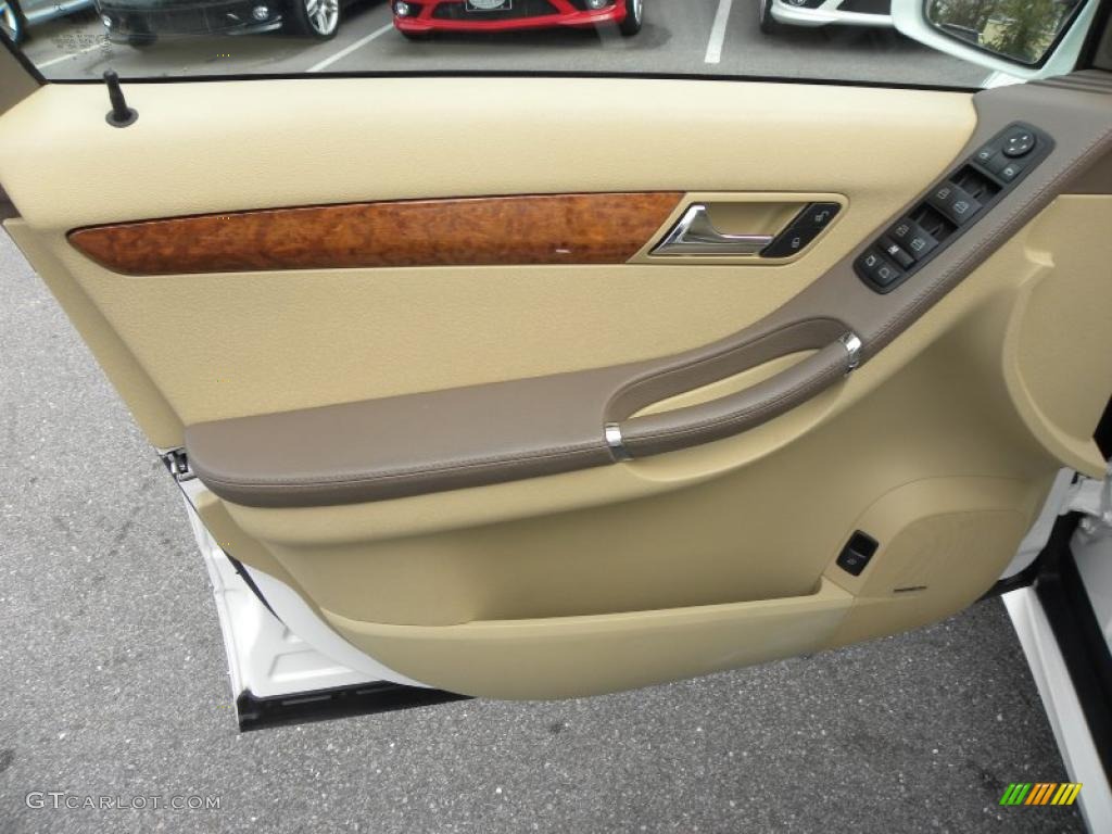 2008 Mercedes-Benz R 350 Macadamia Door Panel Photo #39197799