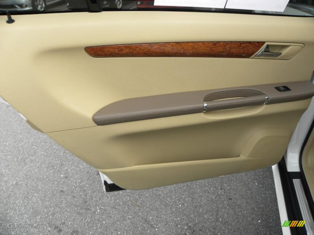 2008 Mercedes-Benz R 350 Macadamia Door Panel Photo #39197847