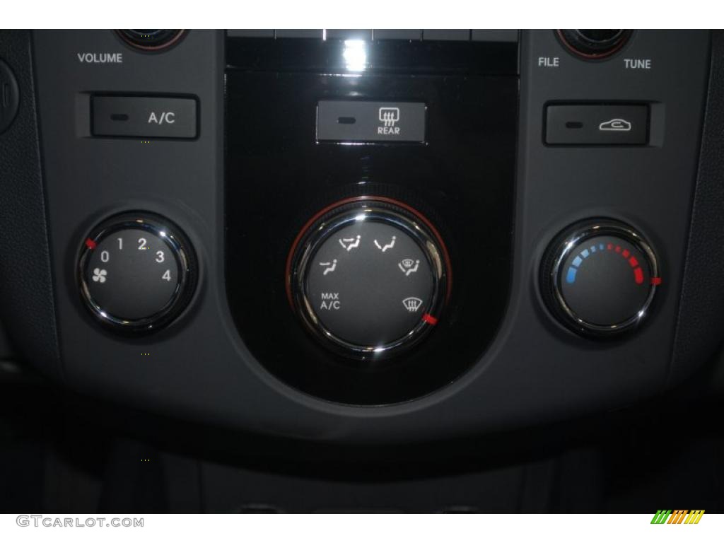 2011 Kia Forte EX 5 Door Controls Photo #39197883