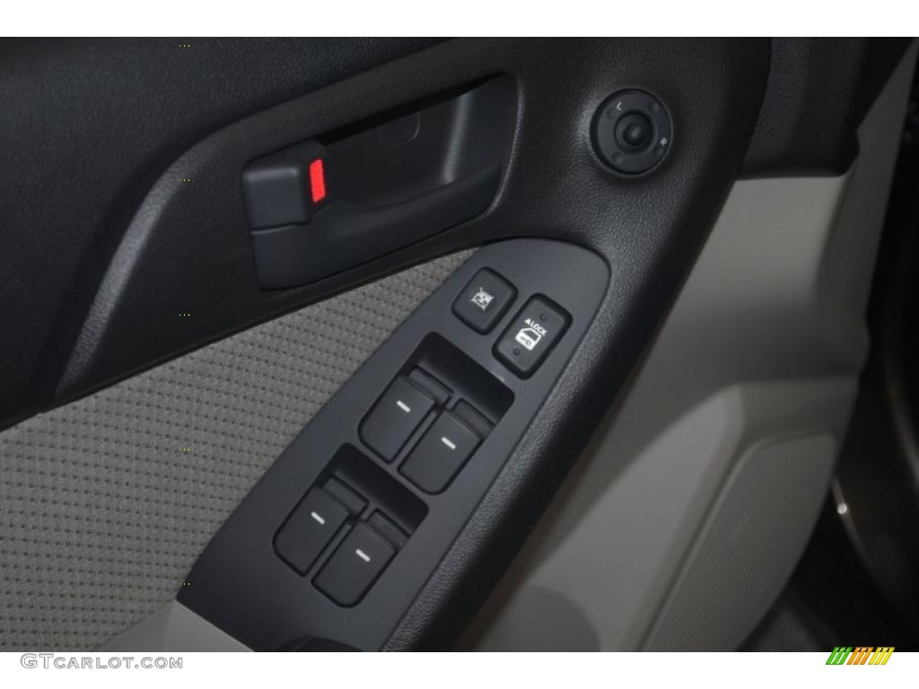 2011 Kia Forte EX 5 Door Controls Photo #39197967