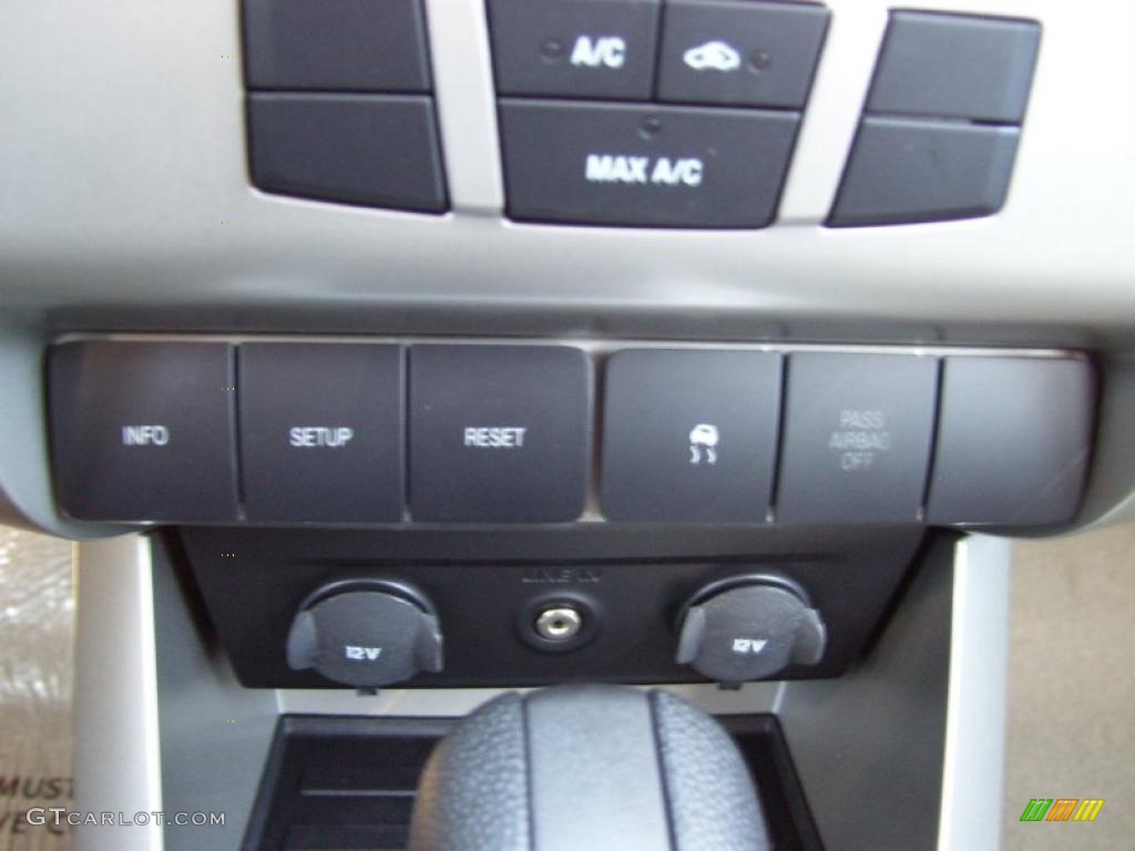 2011 Ford Focus S Sedan Controls Photo #39198139