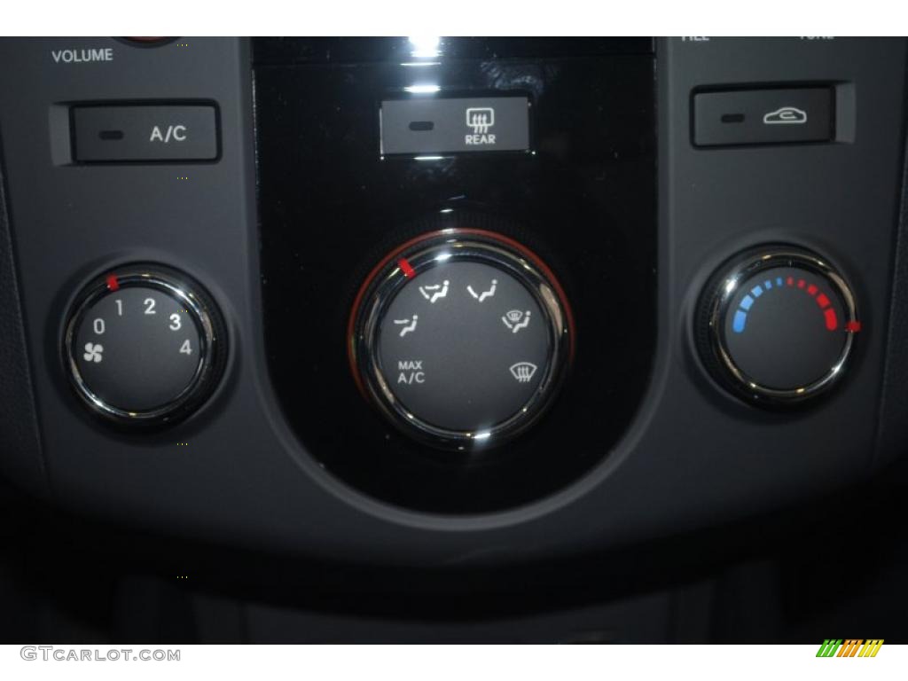 2011 Kia Forte EX Controls Photo #39198987