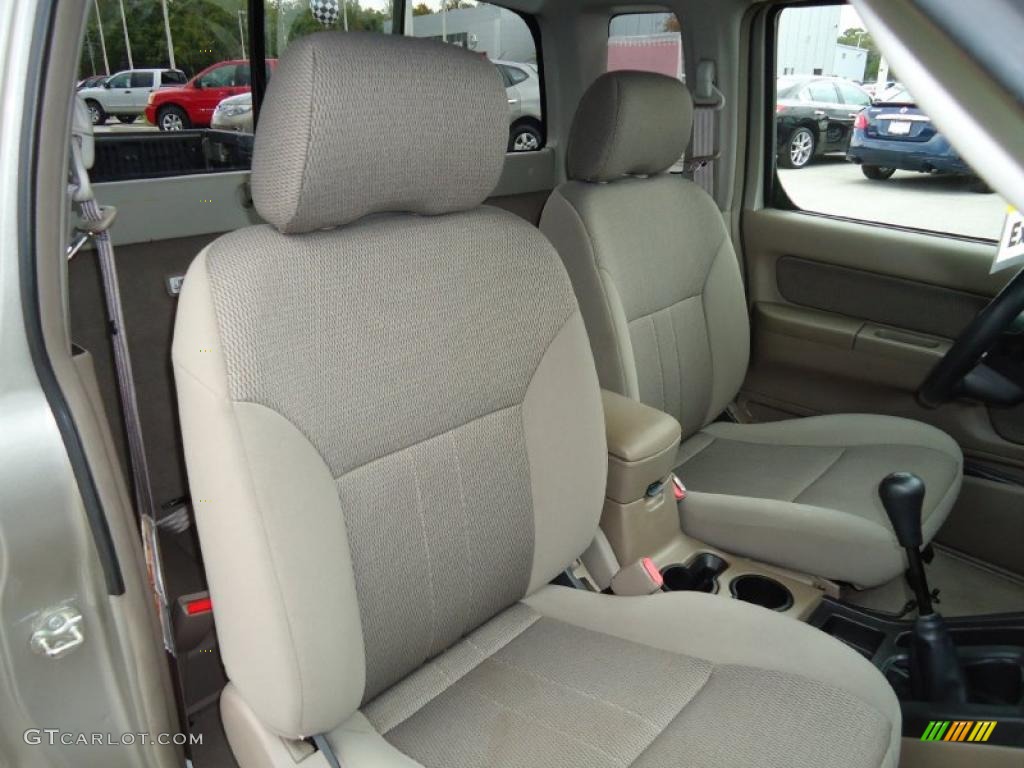 Beige Interior 2002 Nissan Frontier XE King Cab Photo #39199431