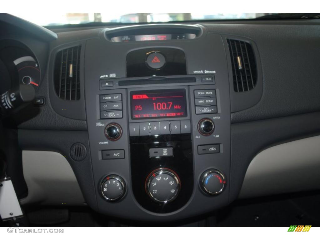 2011 Kia Forte EX Controls Photo #39199503