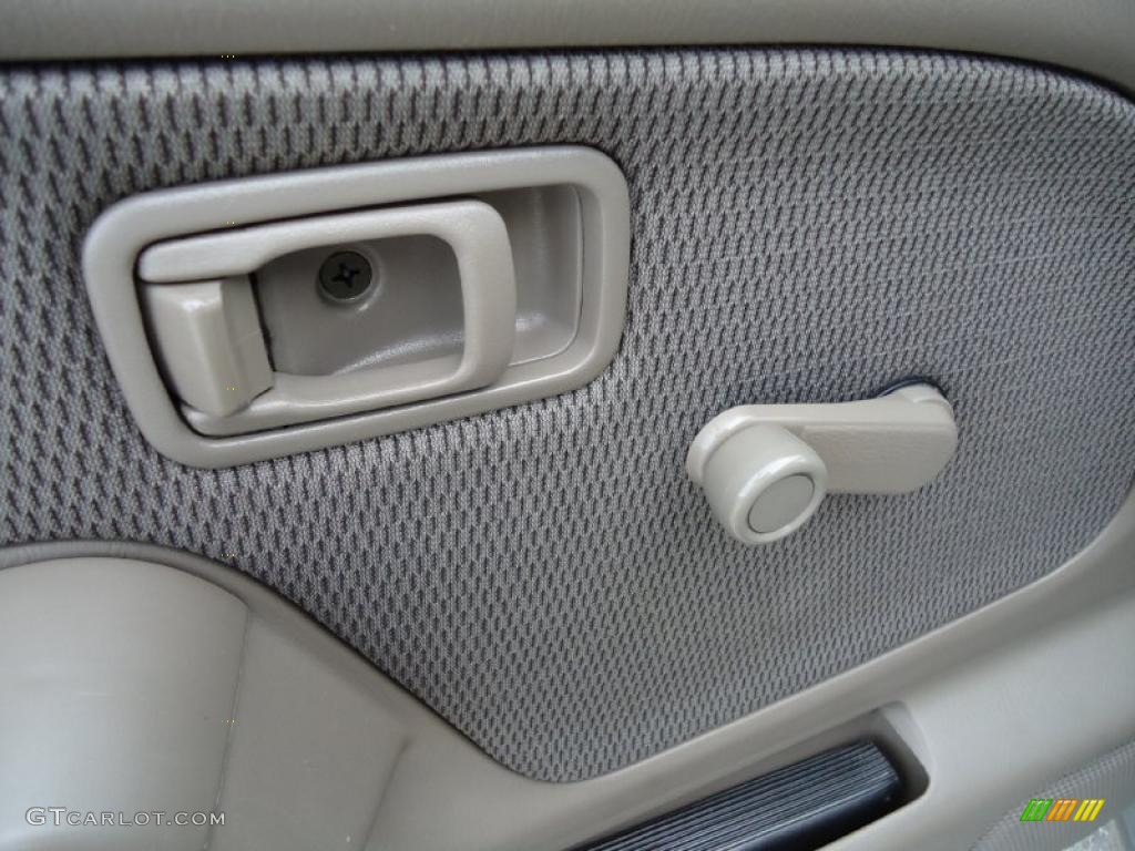 2002 Nissan Frontier XE King Cab Beige Door Panel Photo #39199571