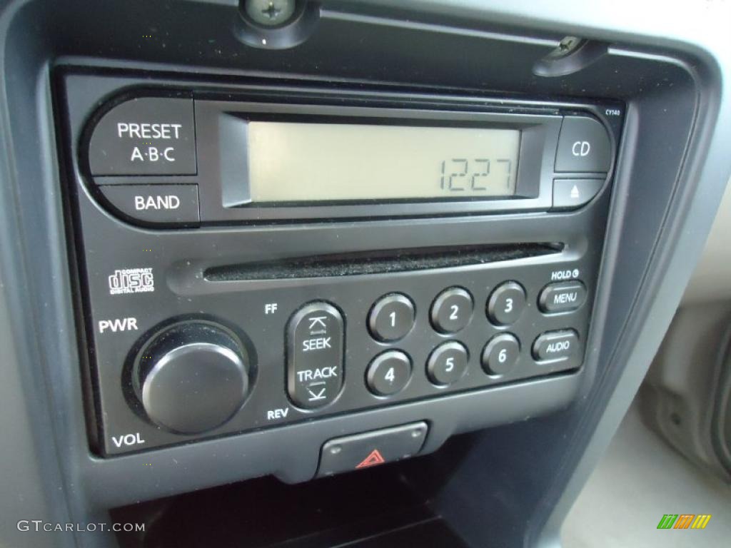 2002 Nissan Frontier XE King Cab Controls Photo #39199619