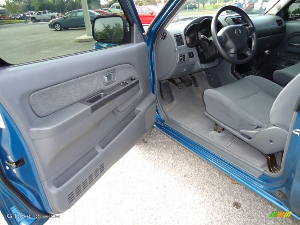 Gray Interior 2004 Nissan Frontier Xe King Cab Photo