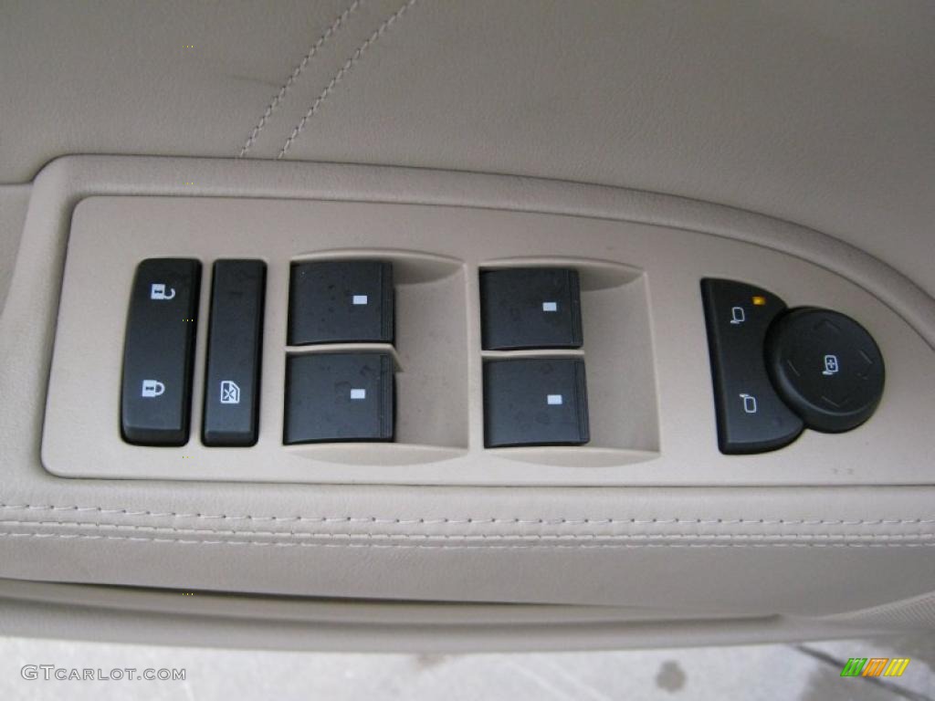 2011 Buick Lucerne CXL Controls Photo #39201519