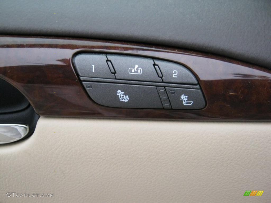 2011 Buick Lucerne CXL Controls Photo #39201535