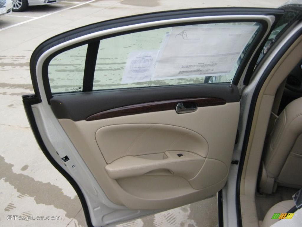 2011 Buick Lucerne CXL Cocoa/Cashmere Door Panel Photo #39201547