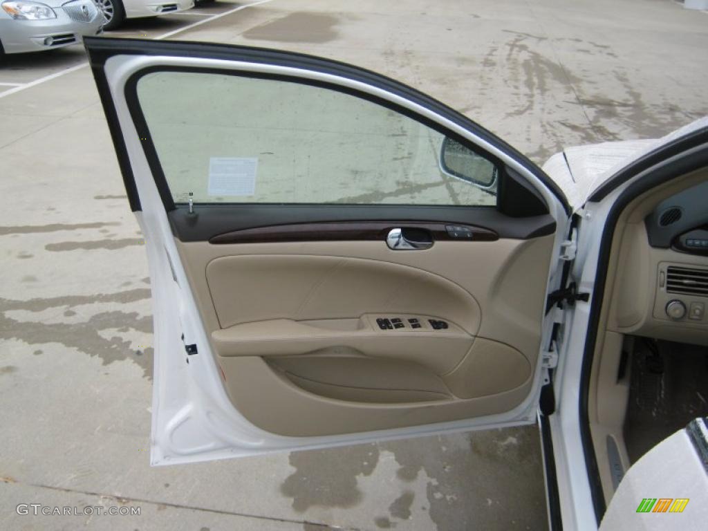 2011 Buick Lucerne CXL Cocoa/Cashmere Door Panel Photo #39202335