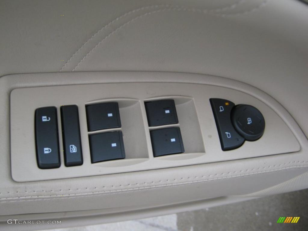 2011 Buick Lucerne CXL Controls Photo #39202351