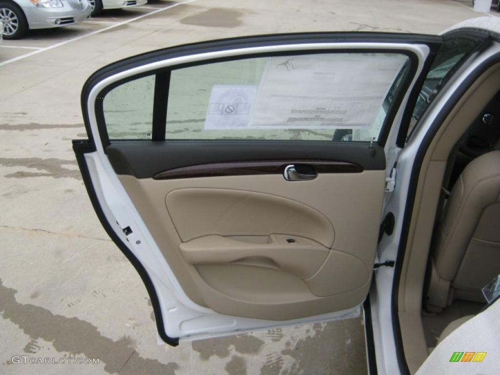2011 Buick Lucerne CXL Cocoa/Cashmere Door Panel Photo #39202391