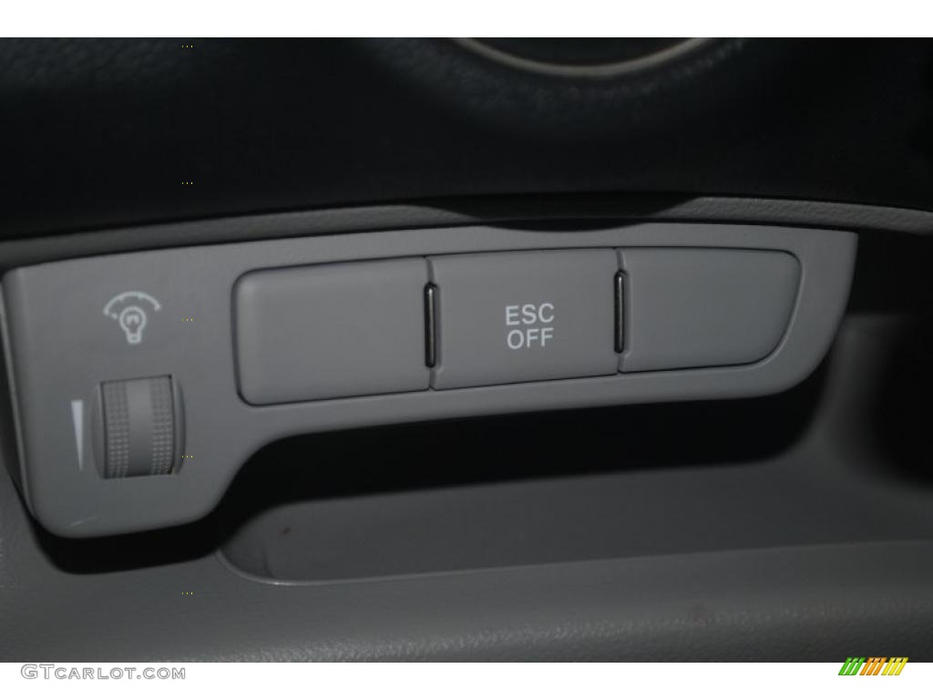 2008 Kia Rondo LX Controls Photo #39202600