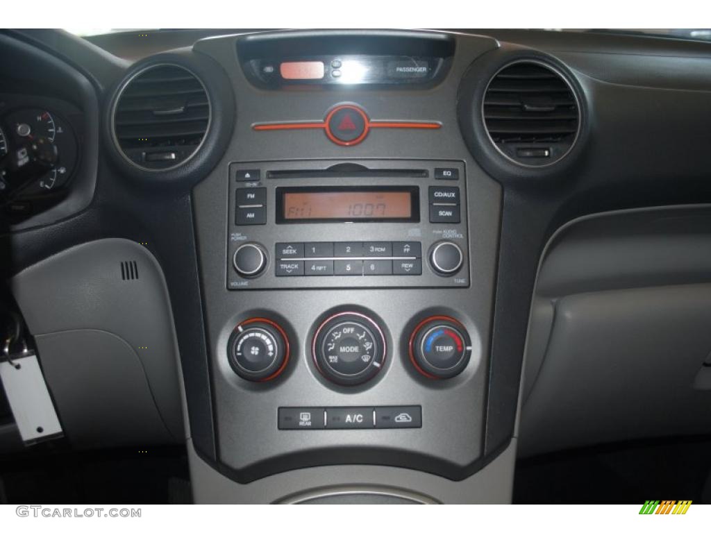 2008 Kia Rondo LX Controls Photo #39202660