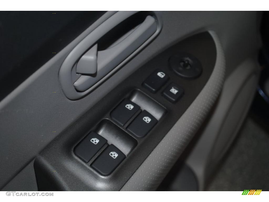2008 Kia Rondo LX Controls Photo #39202779