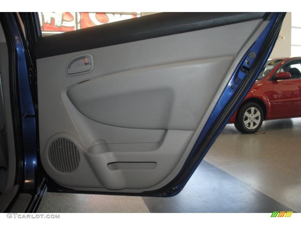 2008 Kia Rondo LX Gray Door Panel Photo #39202843